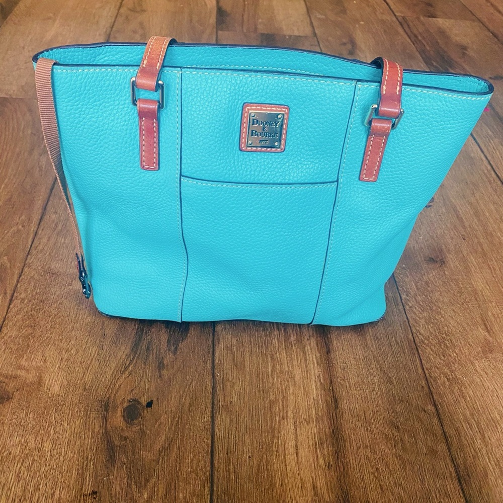 Dooney & Bourke small pebble leather Lexington